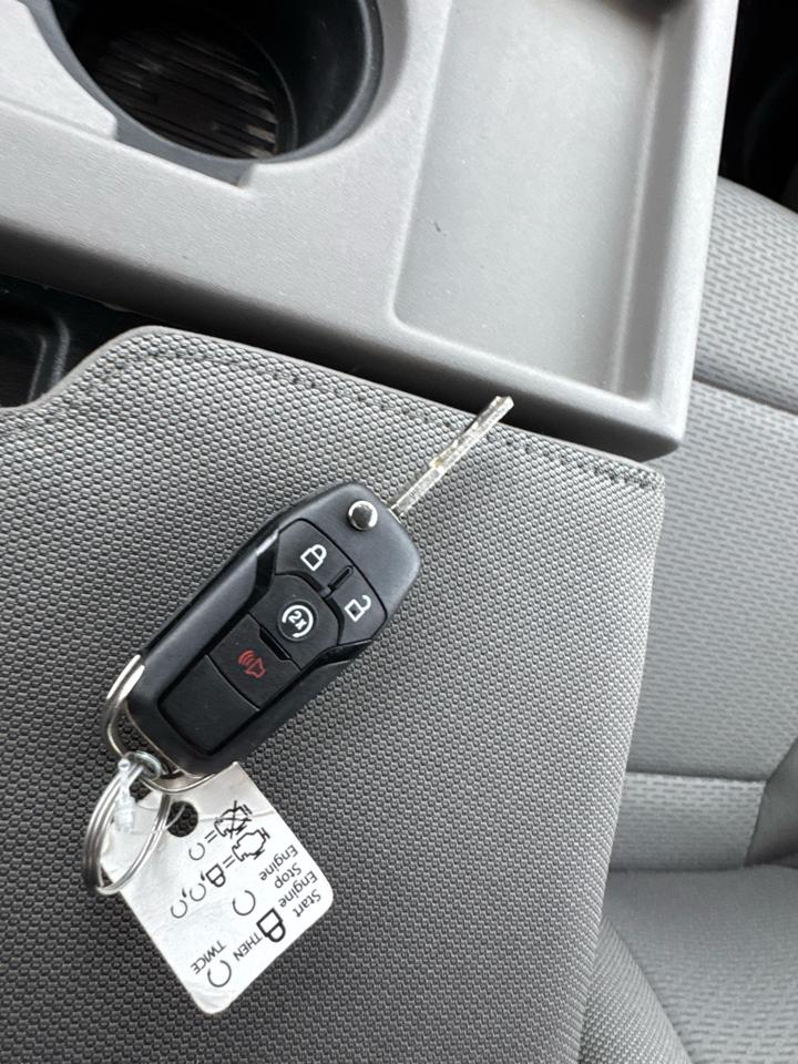 Ford Super Duty F-600 DRW XLT 4WD Reg Cab 145" WB 60" CA 2021