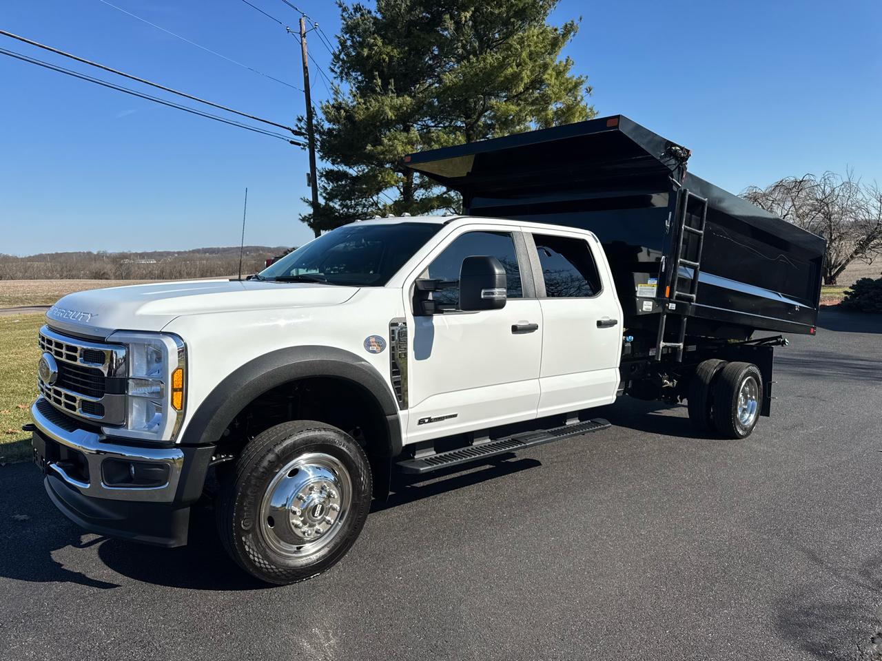 Ford Super Duty F-550 DRW XL 4WD Crew Cab 203" WB 84" CA 2024