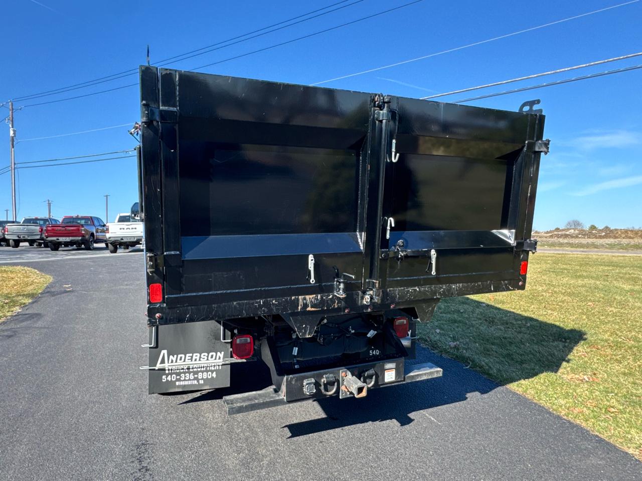 Ford Super Duty F-550 DRW XL 4WD Crew Cab 203" WB 84" CA 2024