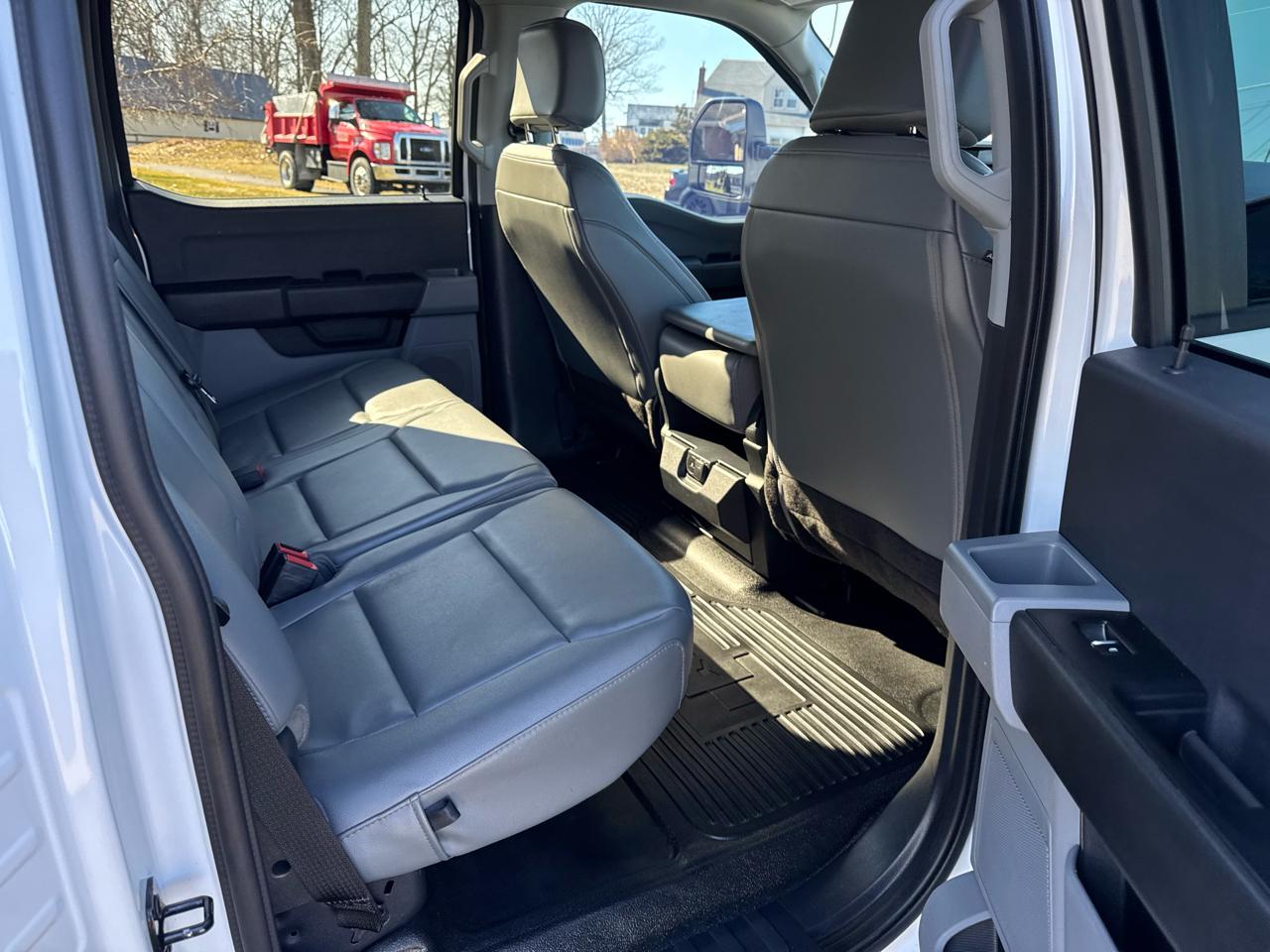 Ford Super Duty F-550 DRW XL 4WD Crew Cab 203" WB 84" CA 2024