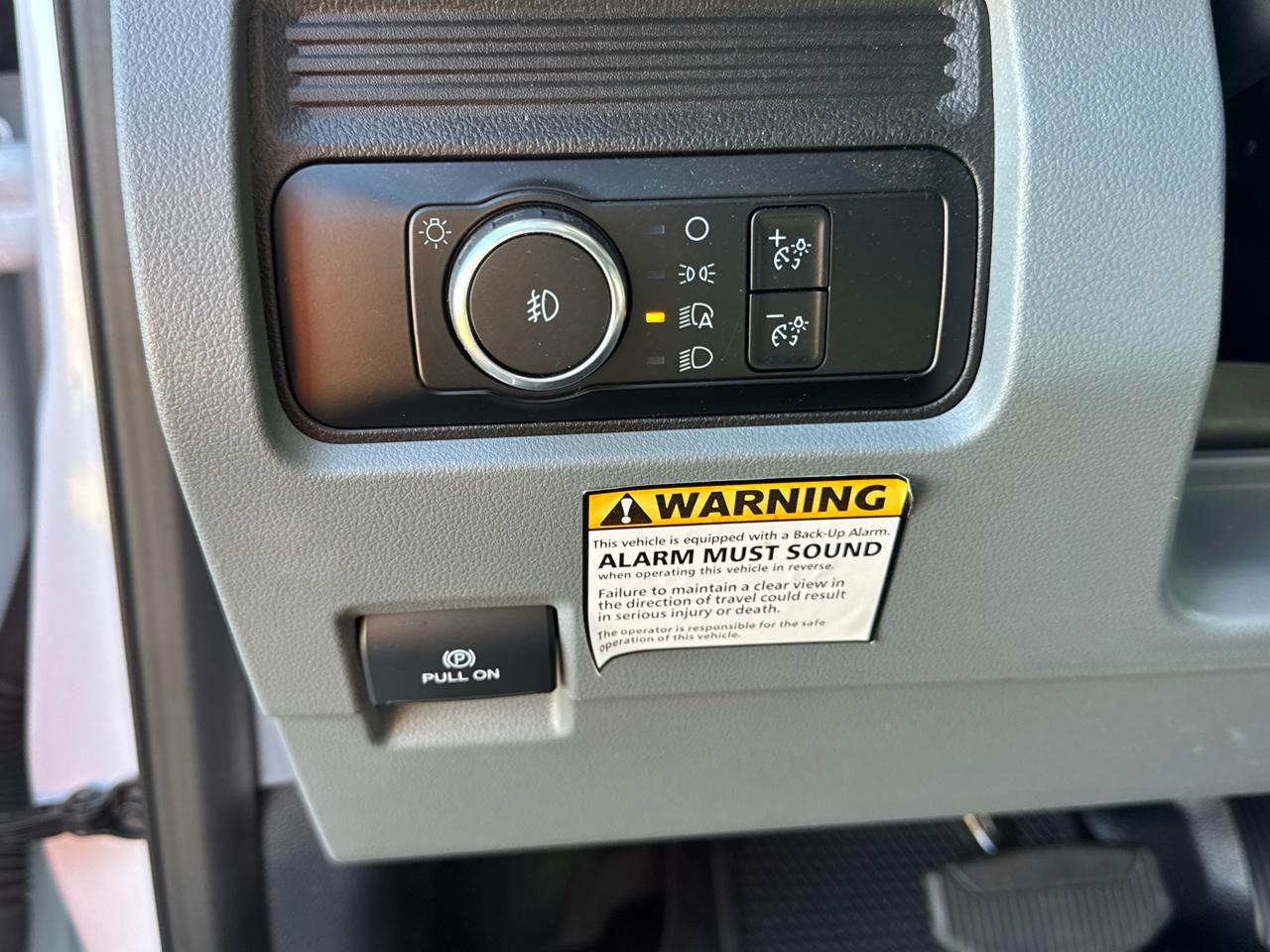 Ford Super Duty F-550 DRW XL 4WD Crew Cab 203" WB 84" CA 2024