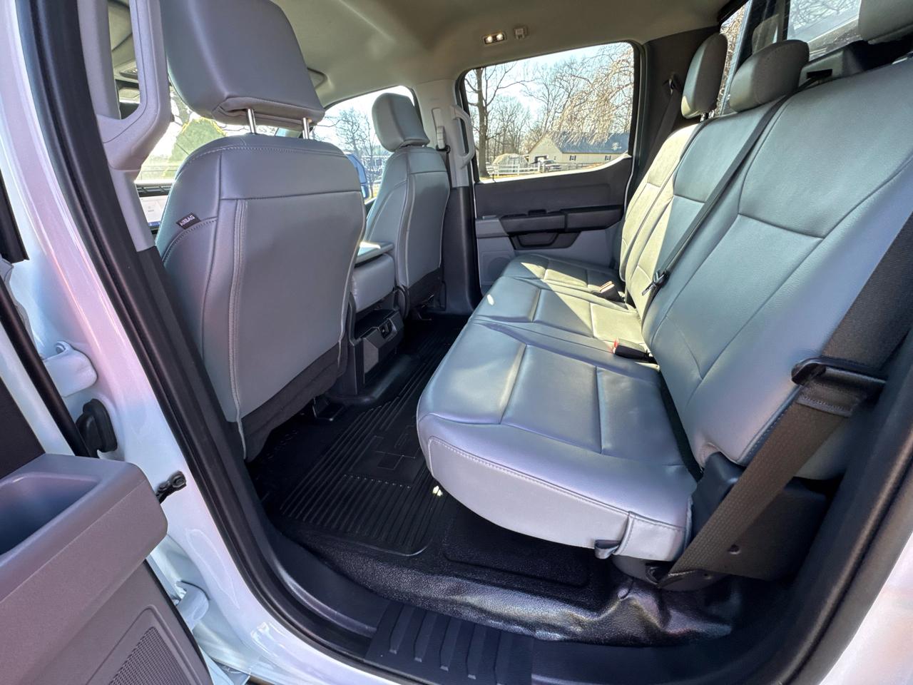 Ford Super Duty F-550 DRW XL 4WD Crew Cab 203" WB 84" CA 2024