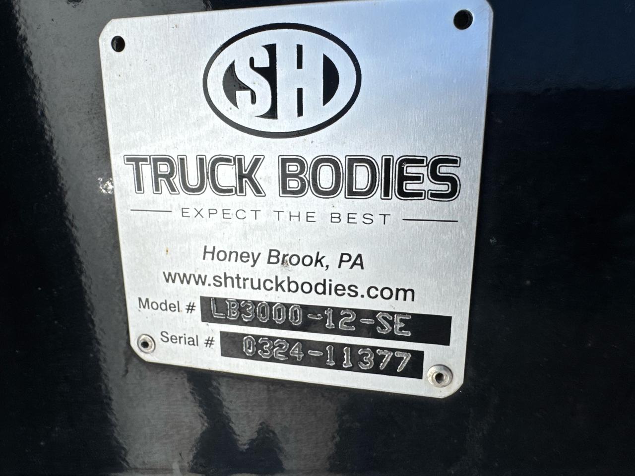 Ford Super Duty F-550 DRW XL 4WD Crew Cab 203" WB 84" CA 2024