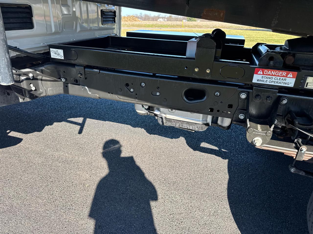 Ford Super Duty F-550 DRW XL 4WD Crew Cab 203" WB 84" CA 2024