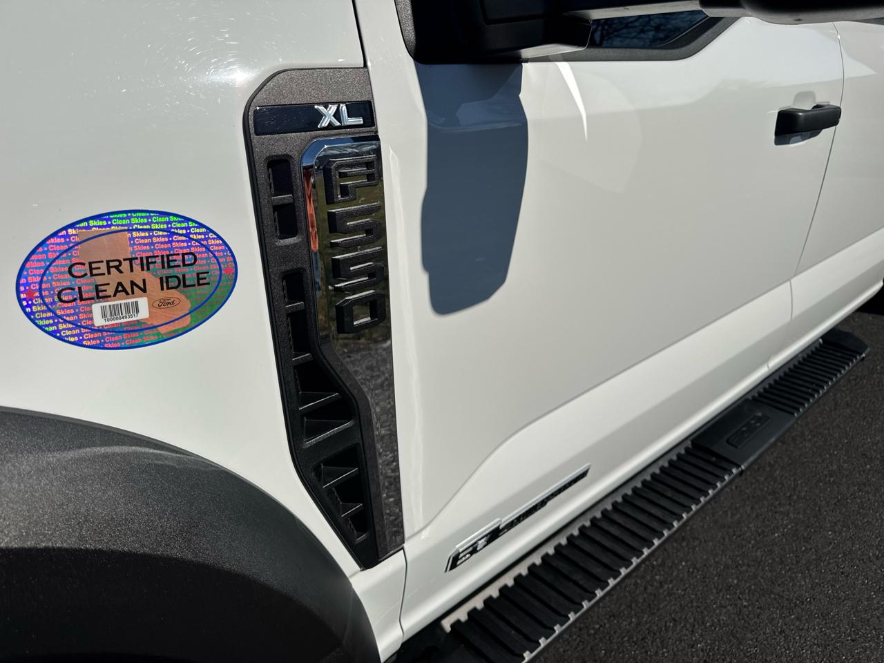 Ford Super Duty F-550 DRW XL 4WD Crew Cab 203" WB 84" CA 2024