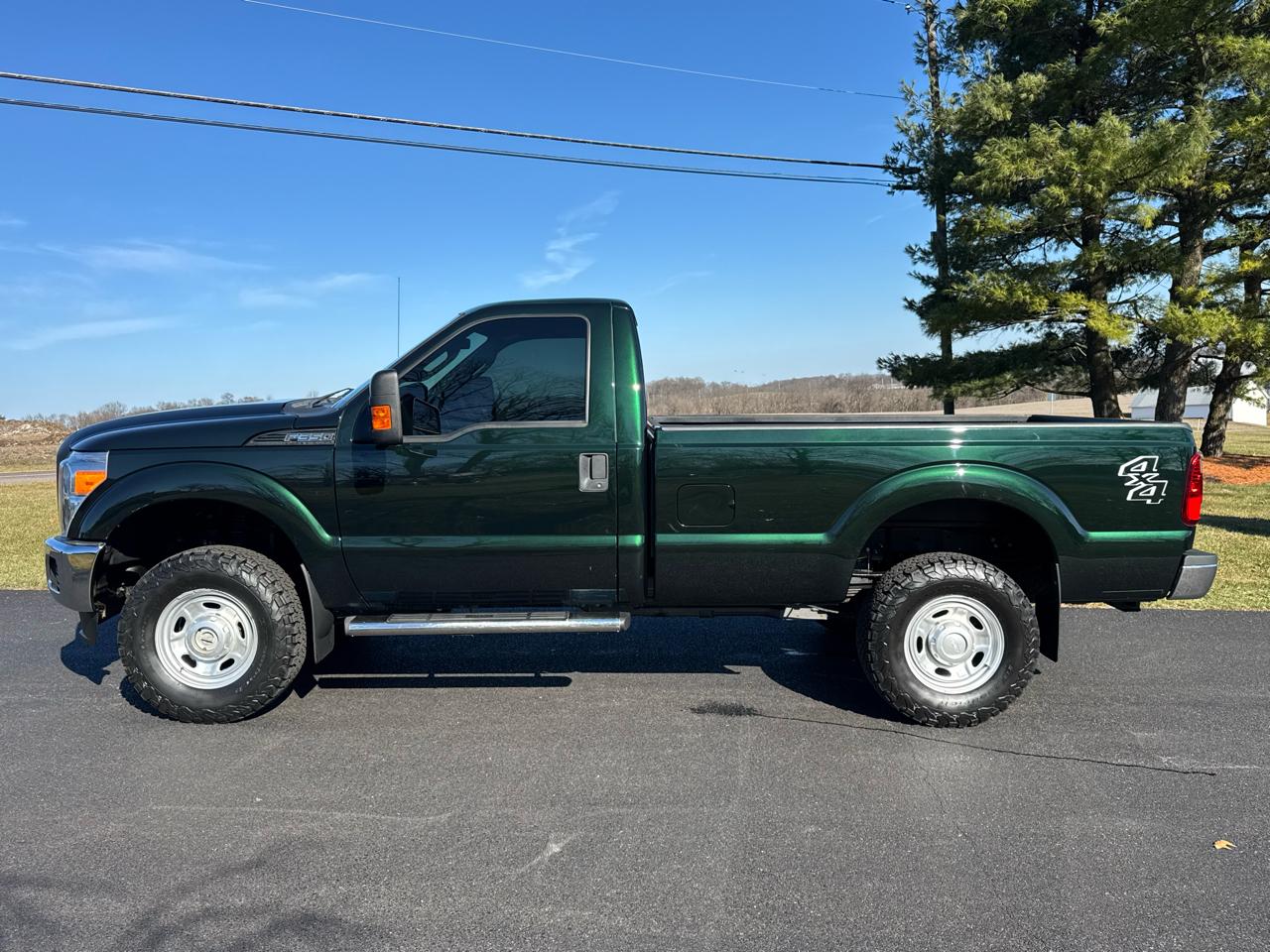 Ford Super Duty F-350 SRW 4WD Reg Cab 137" XL 2016