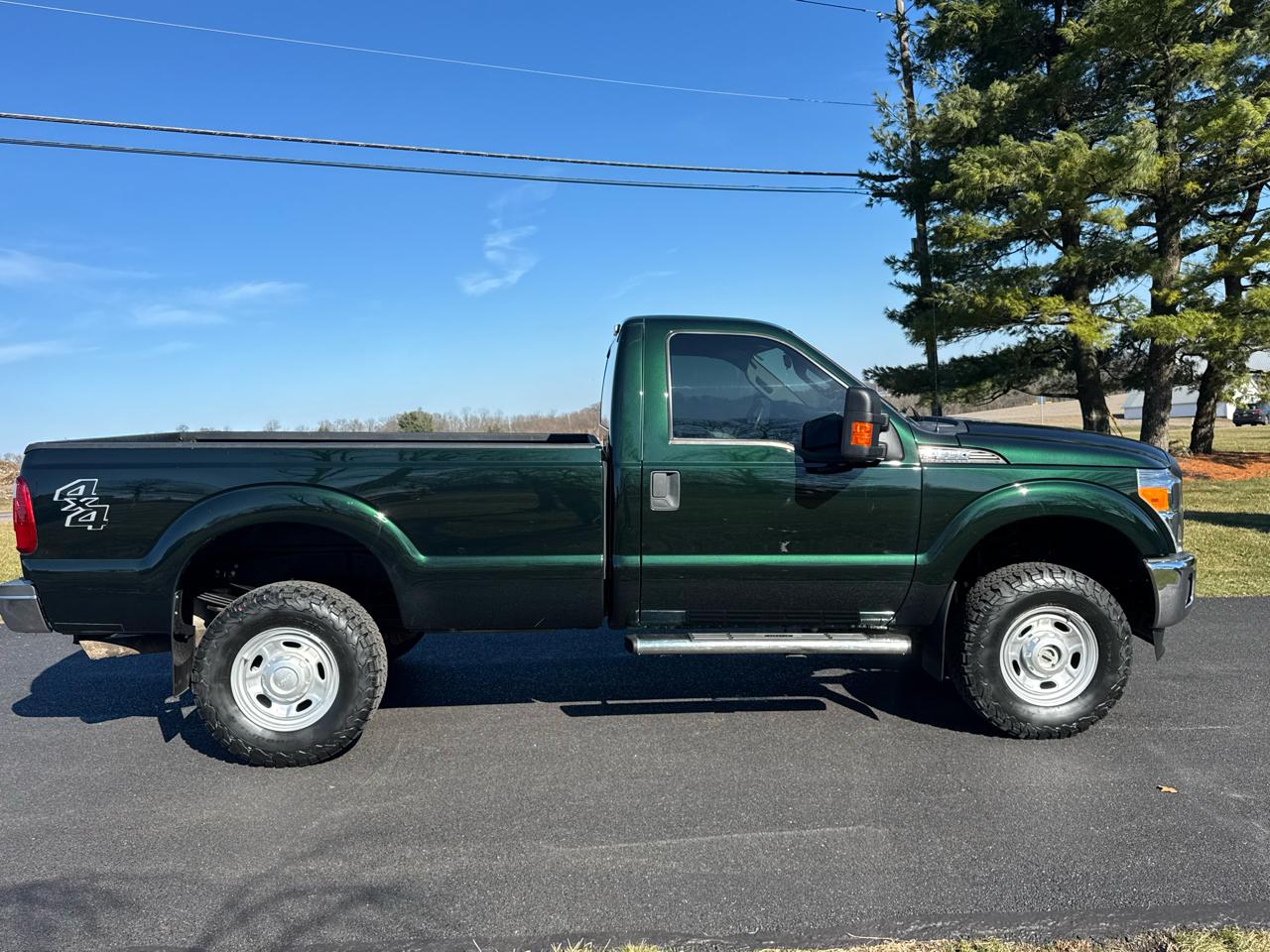 Ford Super Duty F-350 SRW 4WD Reg Cab 137" XL 2016