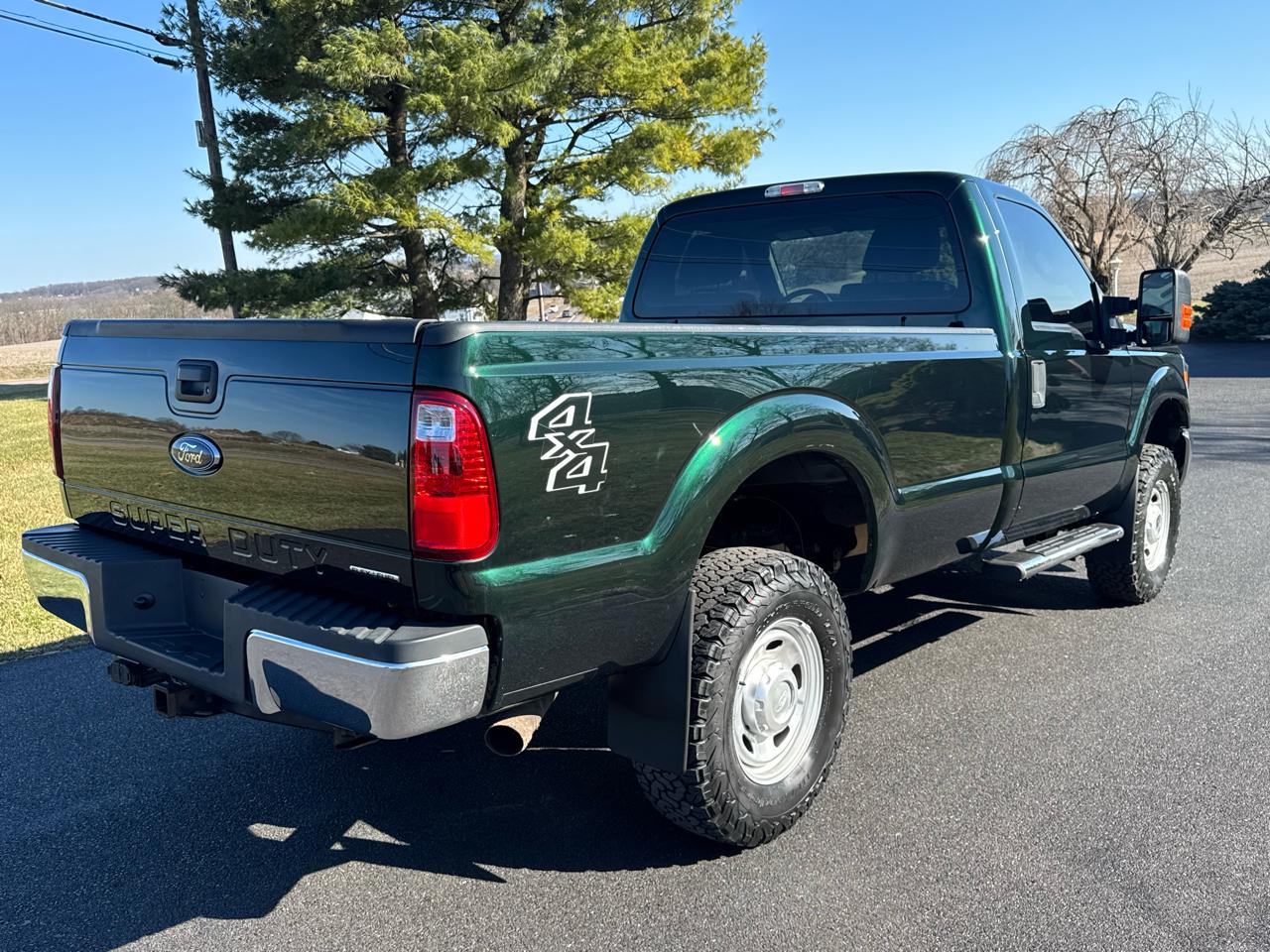 Ford Super Duty F-350 SRW 4WD Reg Cab 137" XL 2016