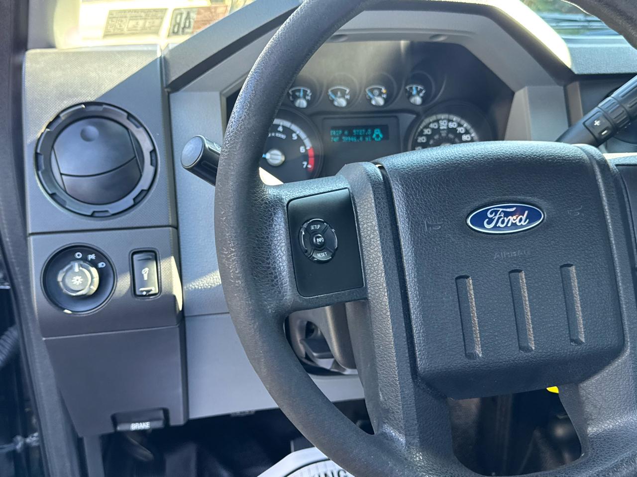 Ford Super Duty F-350 SRW 4WD Reg Cab 137" XL 2016