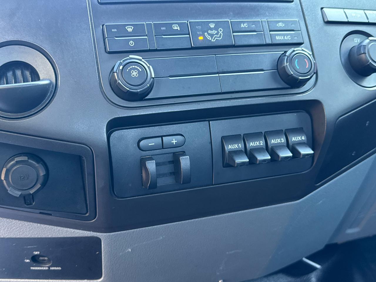 Ford Super Duty F-350 SRW 4WD Reg Cab 137" XL 2016