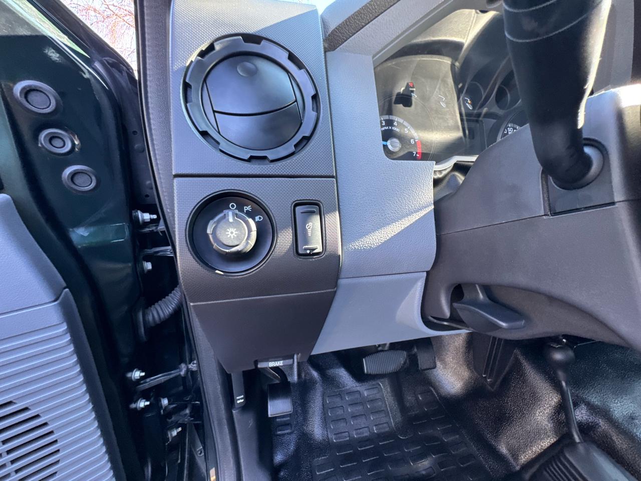 Ford Super Duty F-350 SRW 4WD Reg Cab 137" XL 2016