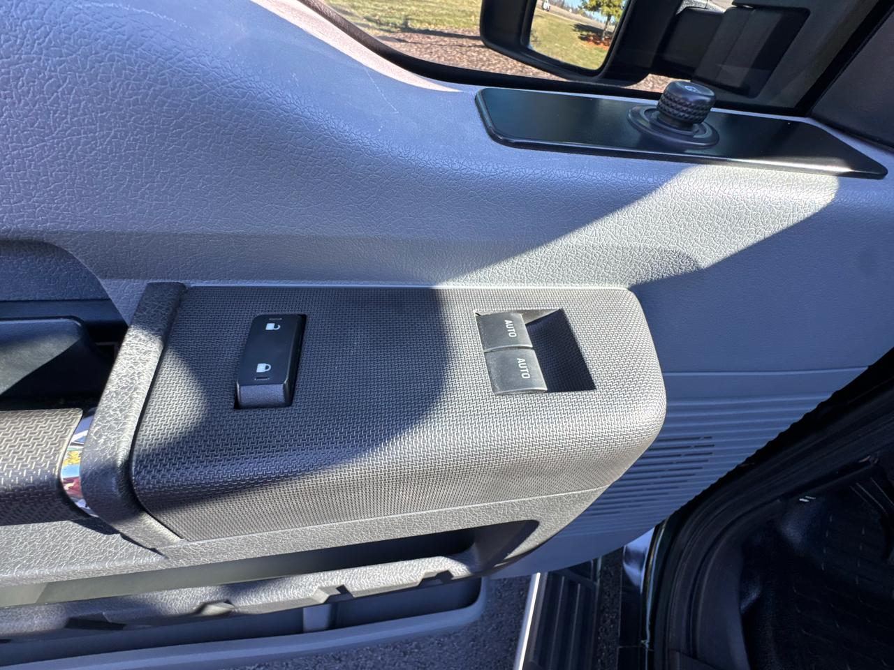 Ford Super Duty F-350 SRW 4WD Reg Cab 137" XL 2016