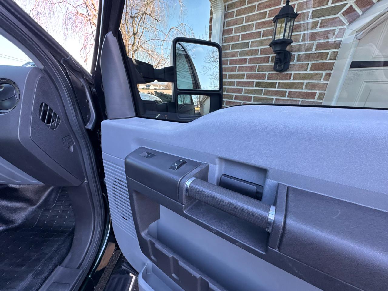 Ford Super Duty F-350 SRW 4WD Reg Cab 137" XL 2016