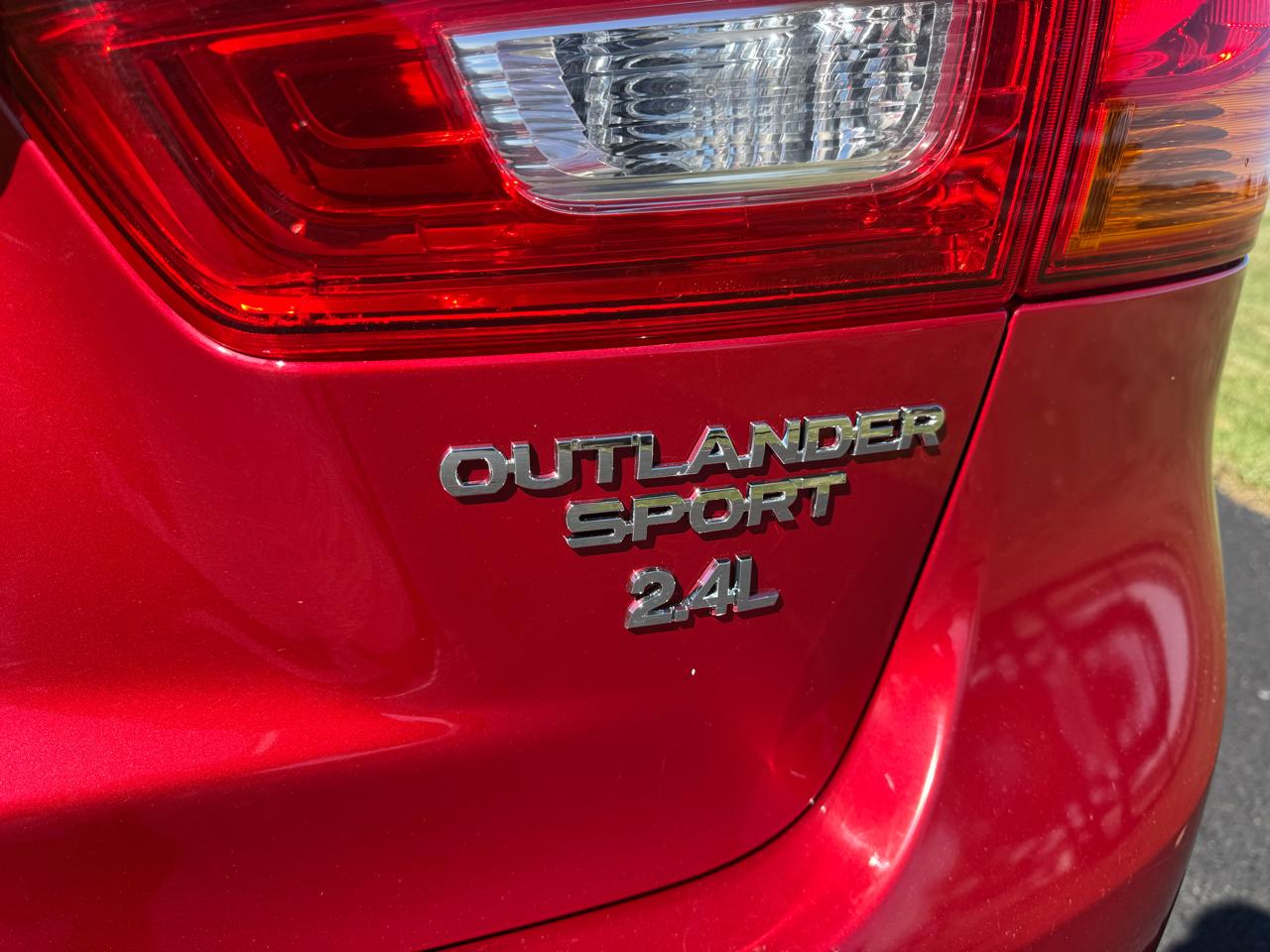 Mitsubishi Outlander Sport AWD 4dr CVT 2.4 ES 2015