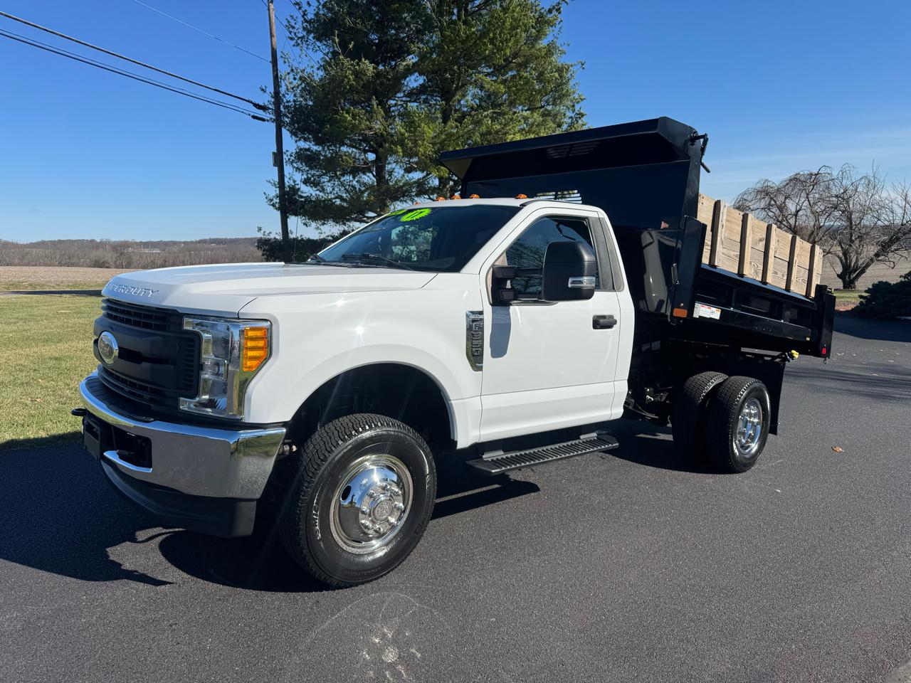 Ford Super Duty F-350 DRW XL 4WD Reg Cab 145" WB 60" CA 2017