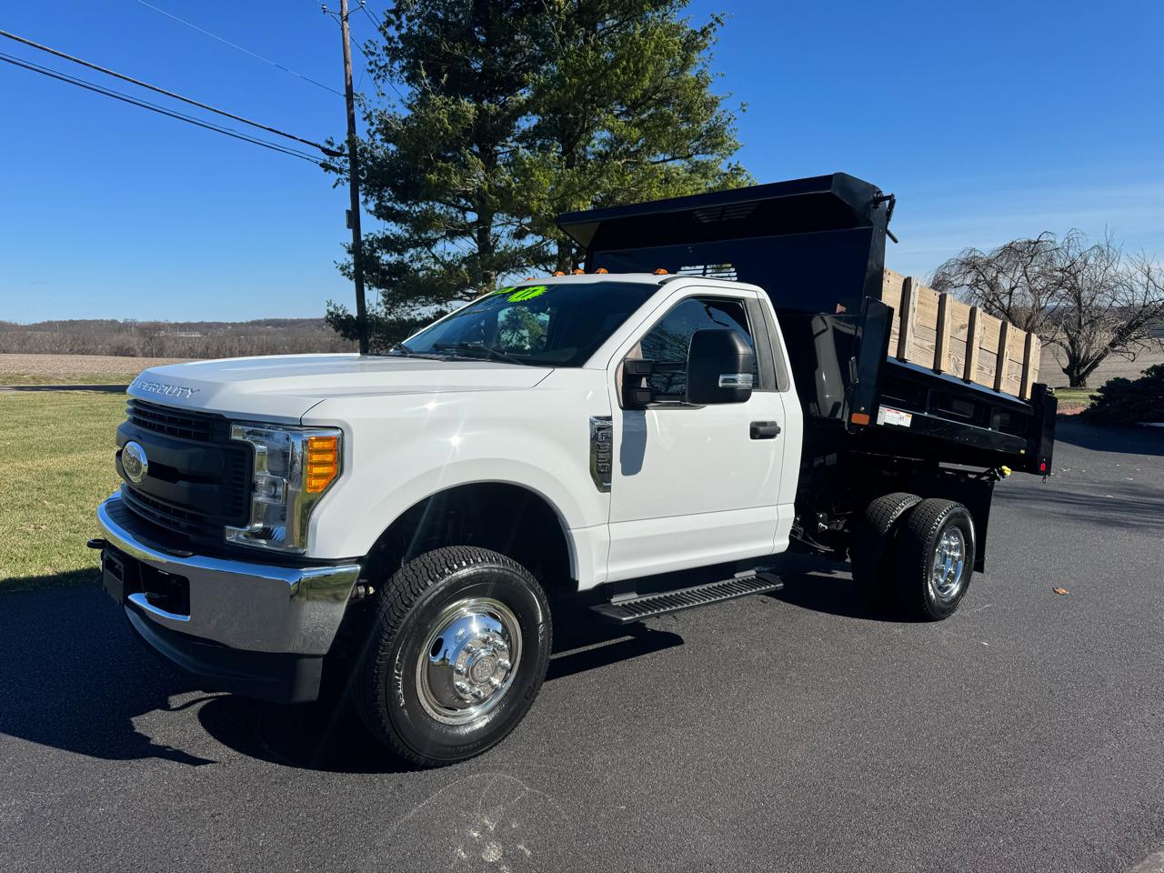 Ford Super Duty F-350 DRW XL 4WD Reg Cab 145" WB 60" CA 2017