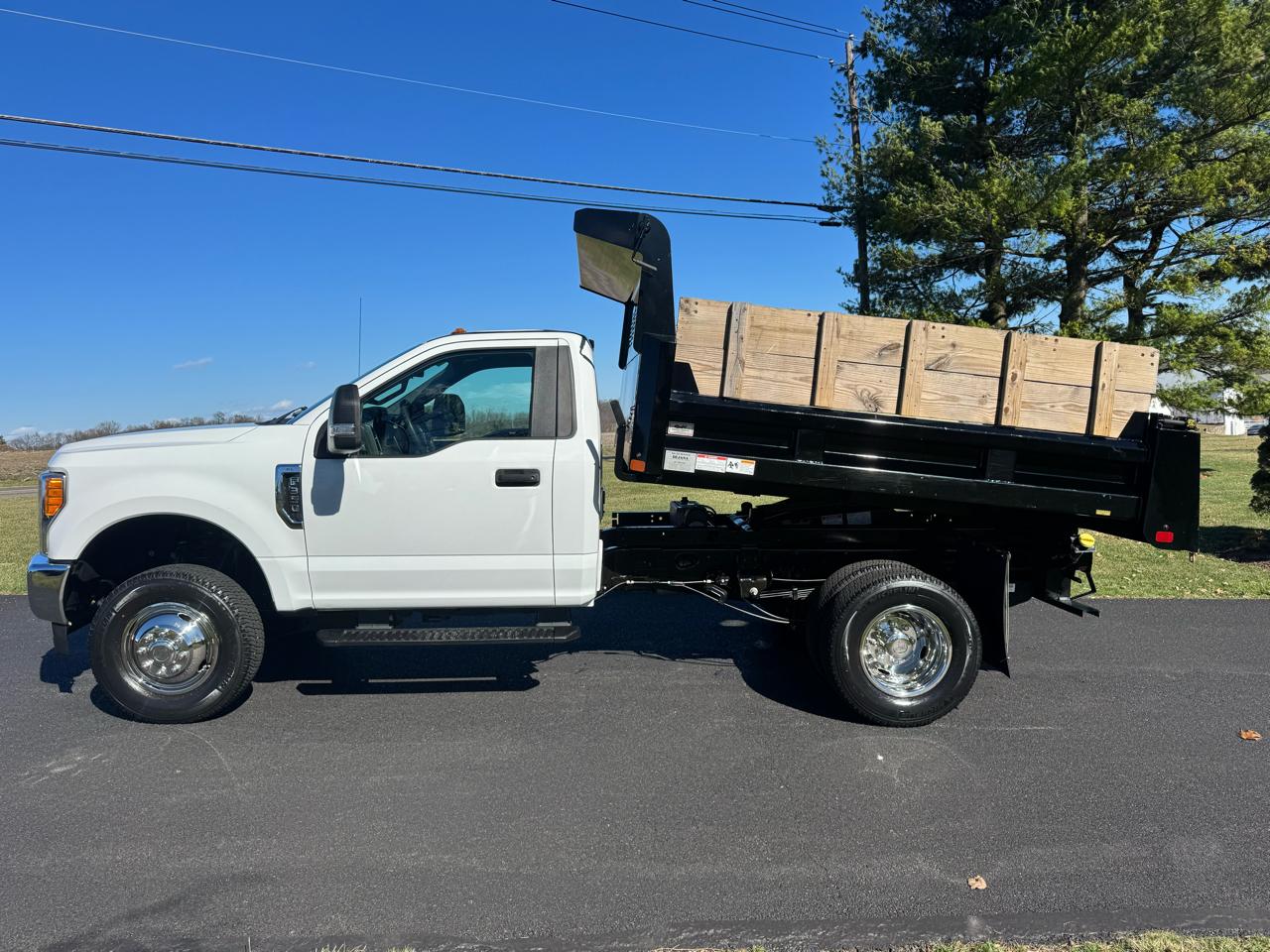 Ford Super Duty F-350 DRW XL 4WD Reg Cab 145" WB 60" CA 2017