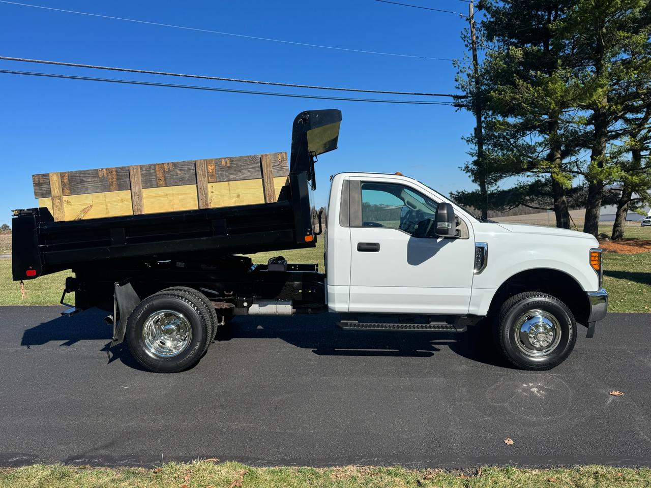Ford Super Duty F-350 DRW XL 4WD Reg Cab 145" WB 60" CA 2017