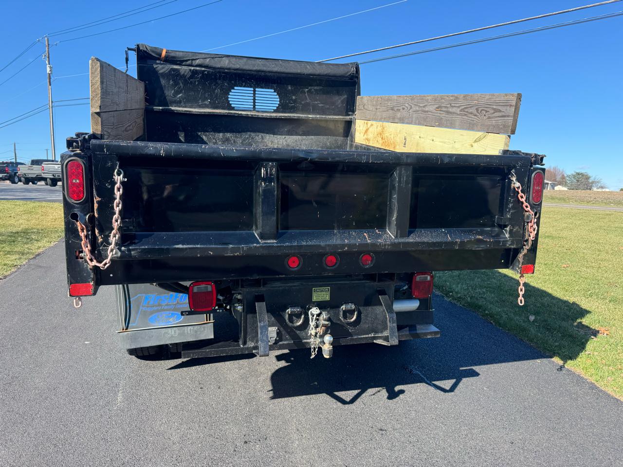 Ford Super Duty F-350 DRW XL 4WD Reg Cab 145" WB 60" CA 2017