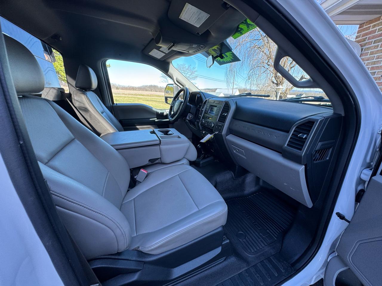 Ford Super Duty F-350 DRW XL 4WD Reg Cab 145" WB 60" CA 2017