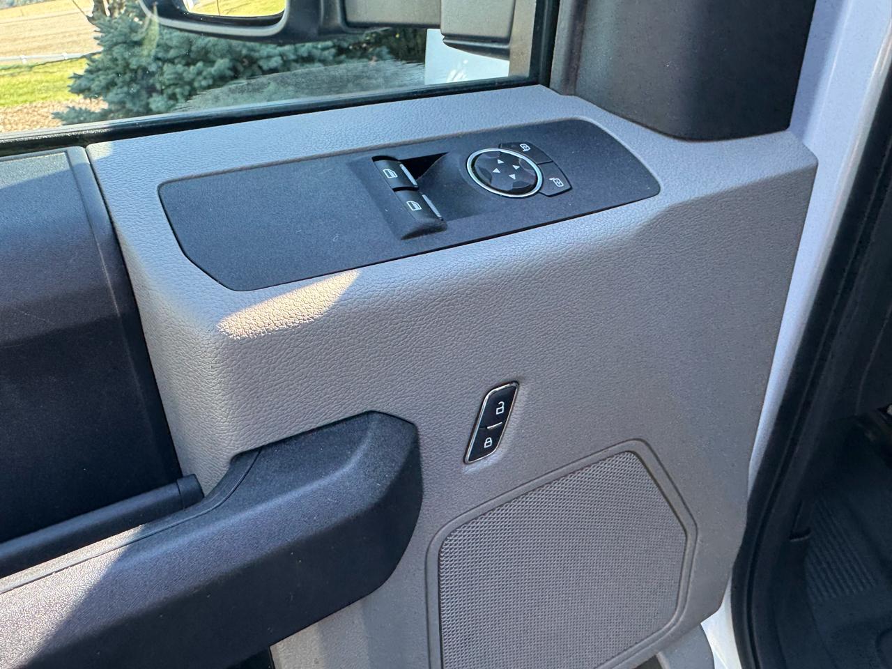 Ford Super Duty F-350 DRW XL 4WD Reg Cab 145" WB 60" CA 2017