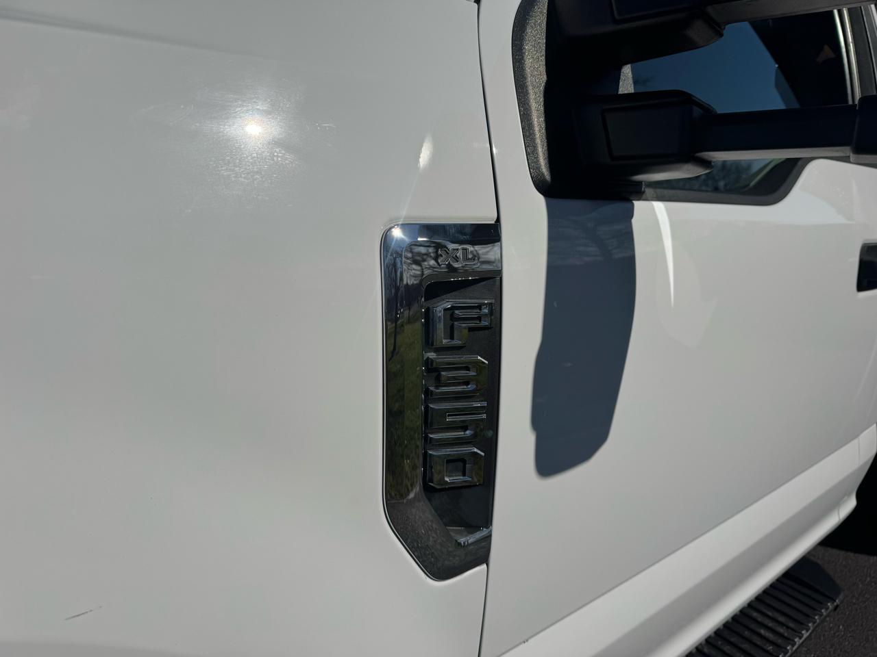 Ford Super Duty F-350 DRW XL 4WD Reg Cab 145" WB 60" CA 2017