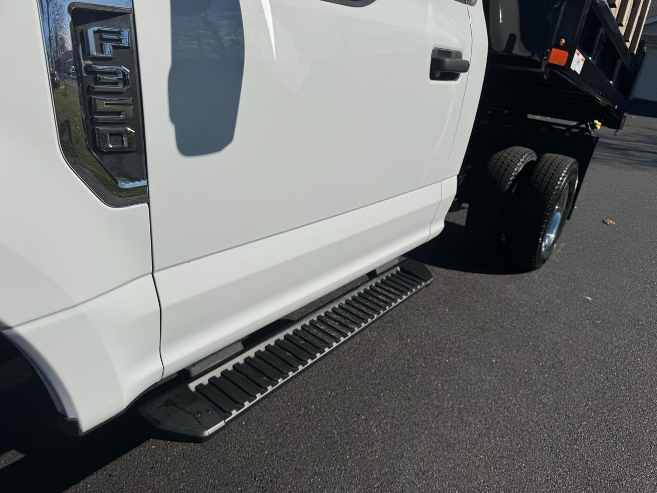 Ford Super Duty F-350 DRW XL 4WD Reg Cab 145" WB 60" CA 2017