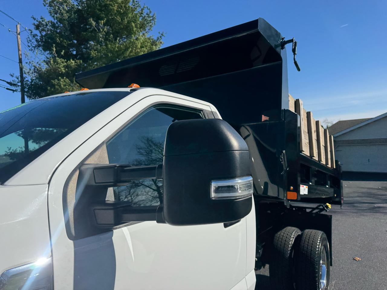 Ford Super Duty F-350 DRW XL 4WD Reg Cab 145" WB 60" CA 2017