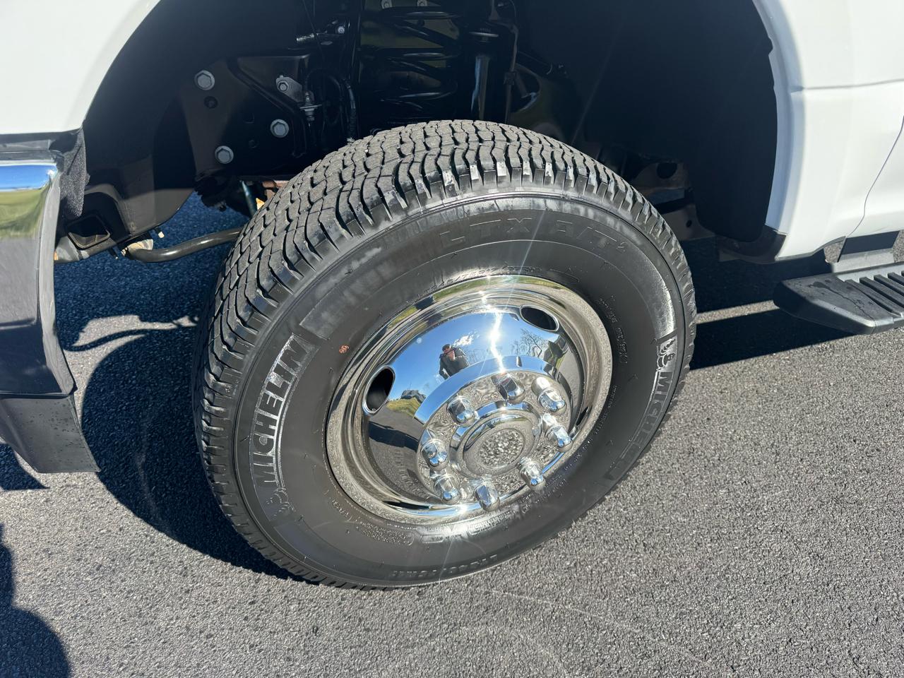 Ford Super Duty F-350 DRW XL 4WD Reg Cab 145" WB 60" CA 2017