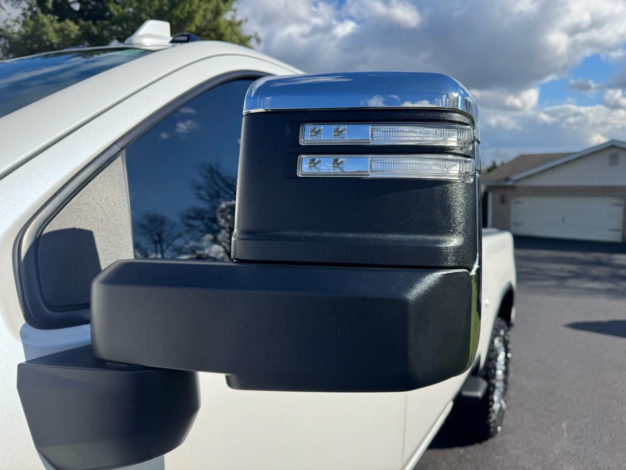 Chevrolet Silverado 2500HD 4WD Crew Cab 159" High Country 2022