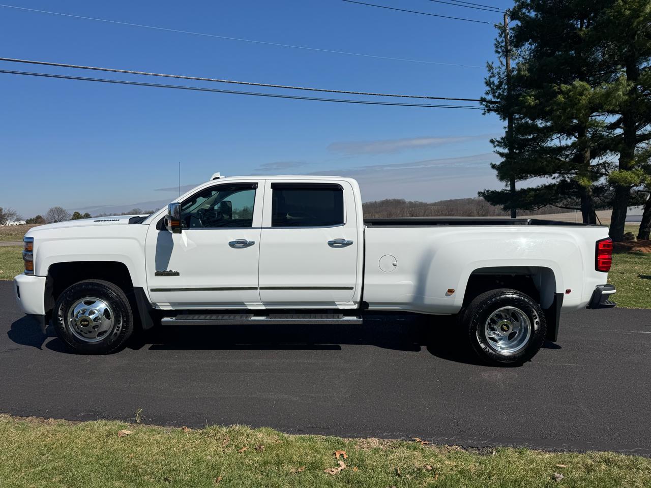 Chevrolet Silverado 3500HD 4WD Crew Cab 167.7" High Country 2016