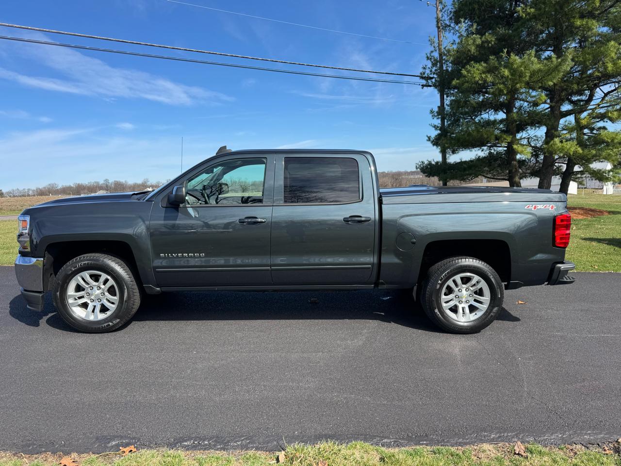 Chevrolet Silverado 1500 4WD Crew Cab 143.5" LT w/1LT 2017