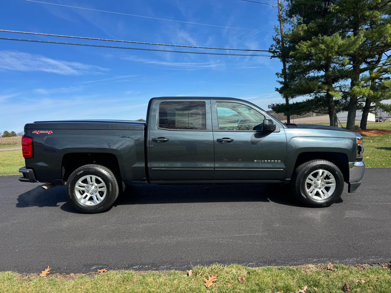Chevrolet Silverado 1500 4WD Crew Cab 143.5" LT w/1LT 2017