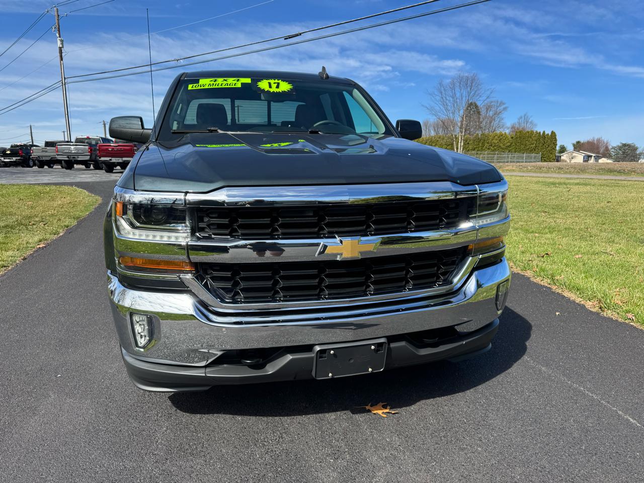 Chevrolet Silverado 1500 4WD Crew Cab 143.5" LT w/1LT 2017