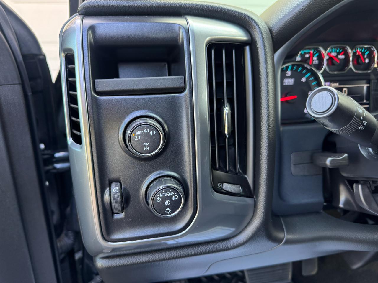 Chevrolet Silverado 1500 4WD Crew Cab 143.5" LT w/1LT 2017