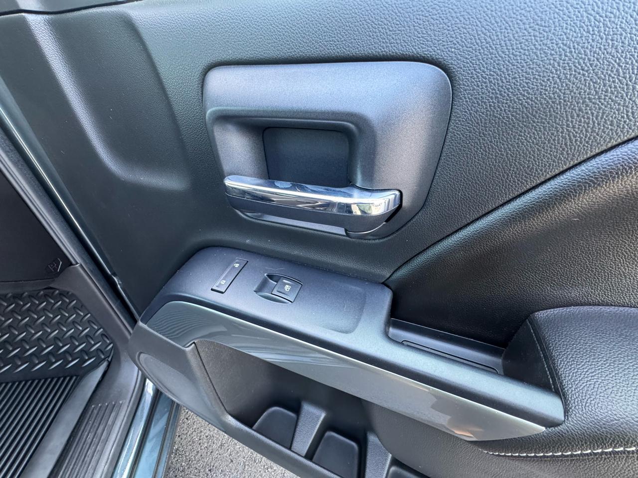 Chevrolet Silverado 1500 4WD Crew Cab 143.5" LT w/1LT 2017