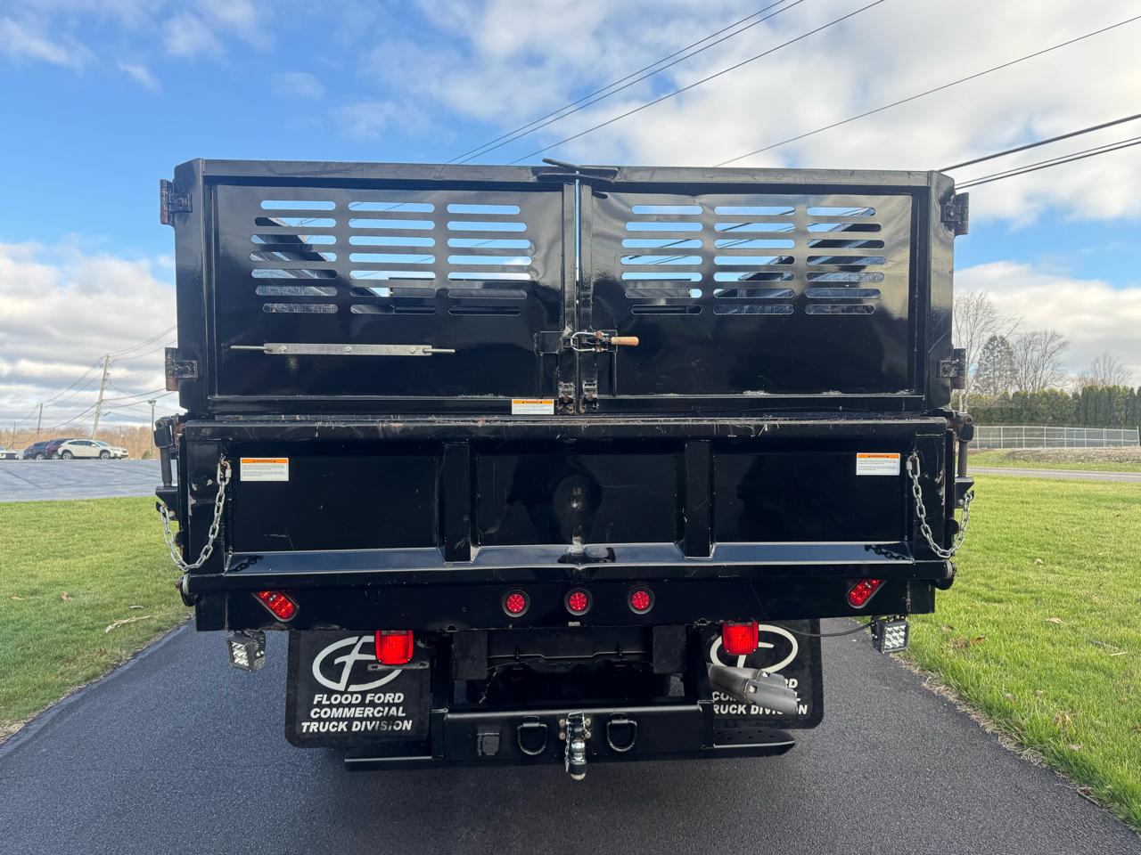 Ford Super Duty F-550 DRW XL 4WD Reg Cab 169" WB 84" CA 2018