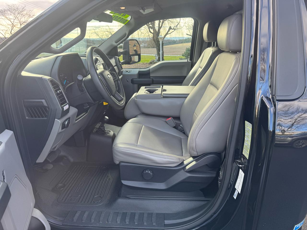 Ford Super Duty F-550 DRW XL 4WD Reg Cab 169" WB 84" CA 2018