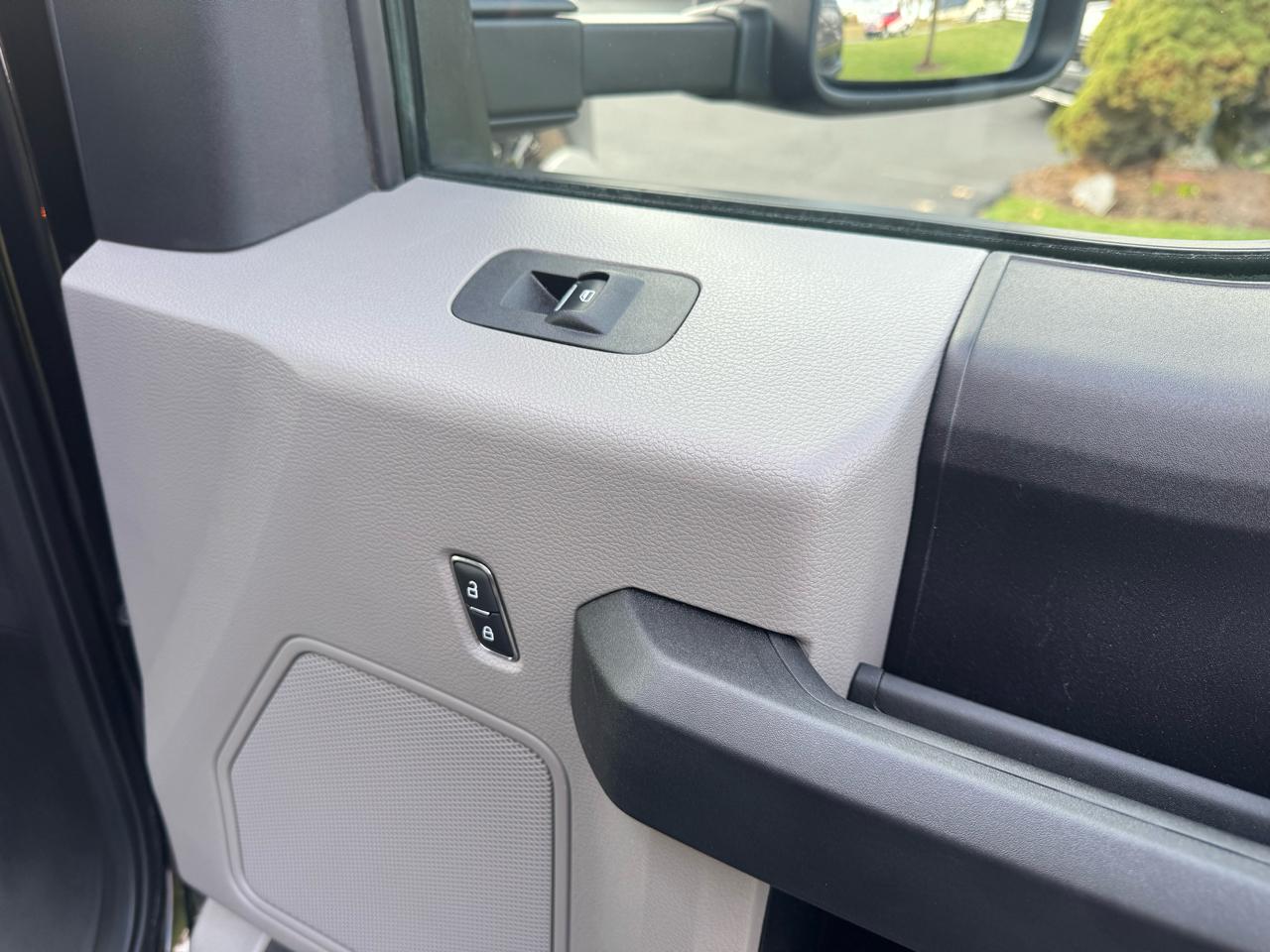 Ford Super Duty F-550 DRW XL 4WD Reg Cab 169" WB 84" CA 2018