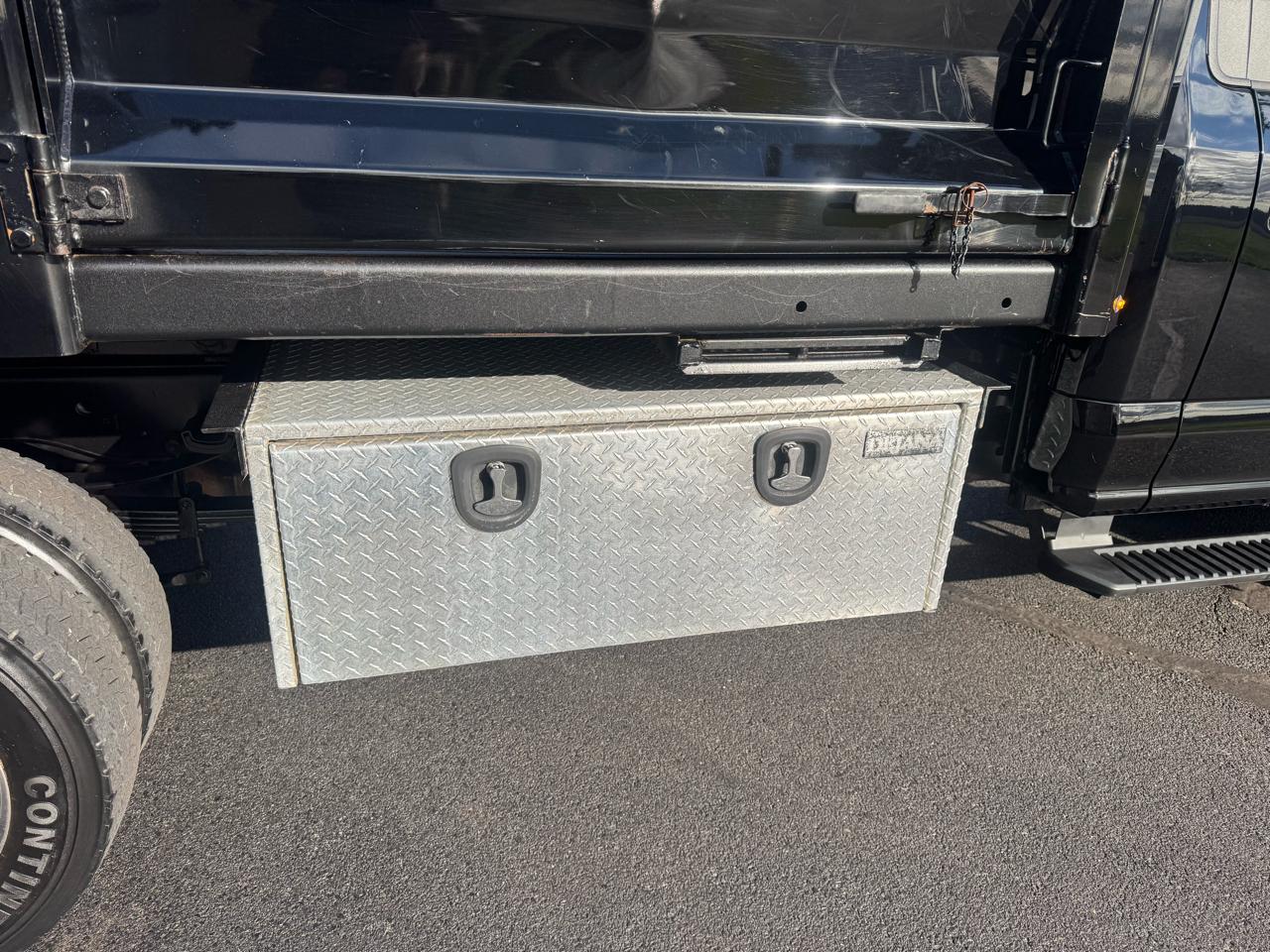 Ford Super Duty F-550 DRW XL 4WD Reg Cab 169" WB 84" CA 2018