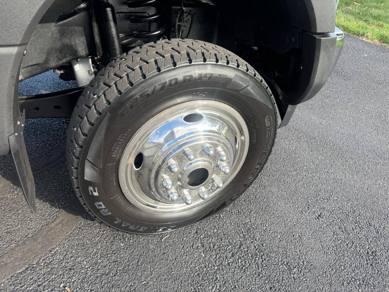 Ford Super Duty F-550 DRW XL 4WD Reg Cab 169" WB 84" CA 2018