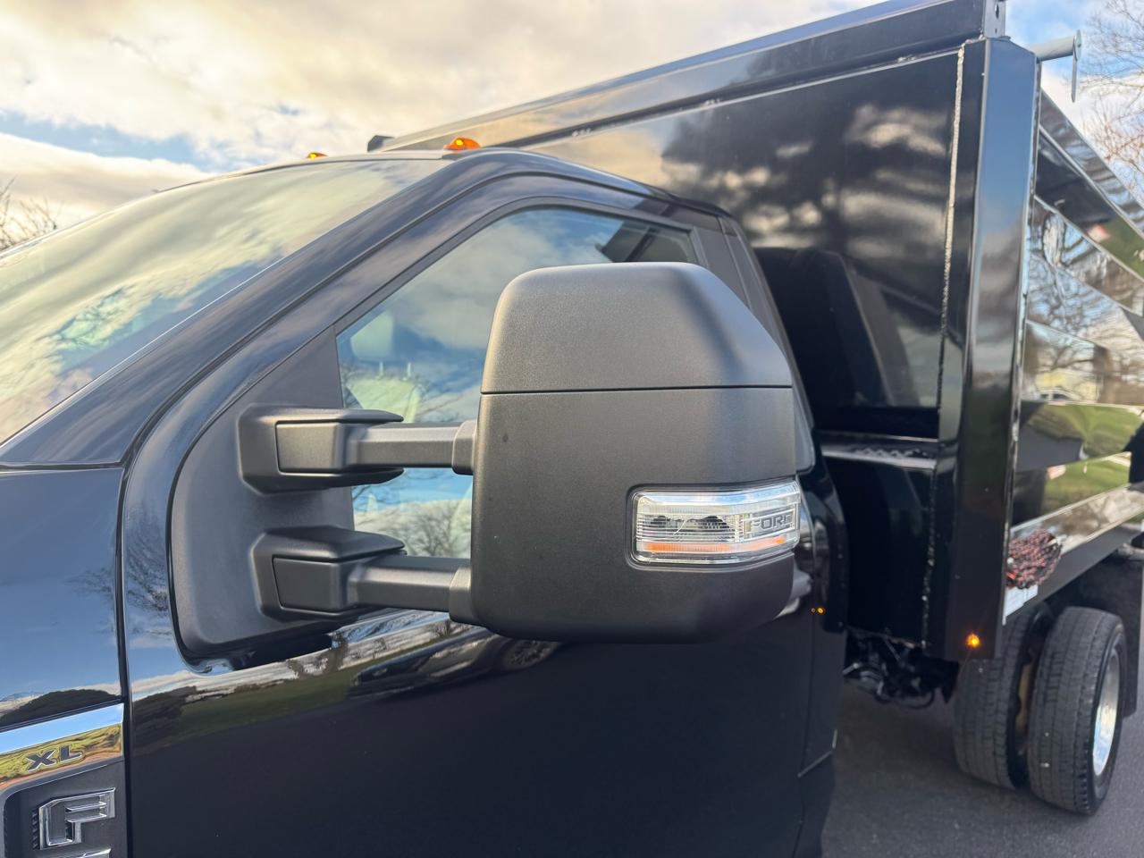 Ford Super Duty F-550 DRW XL 4WD Reg Cab 169" WB 84" CA 2018