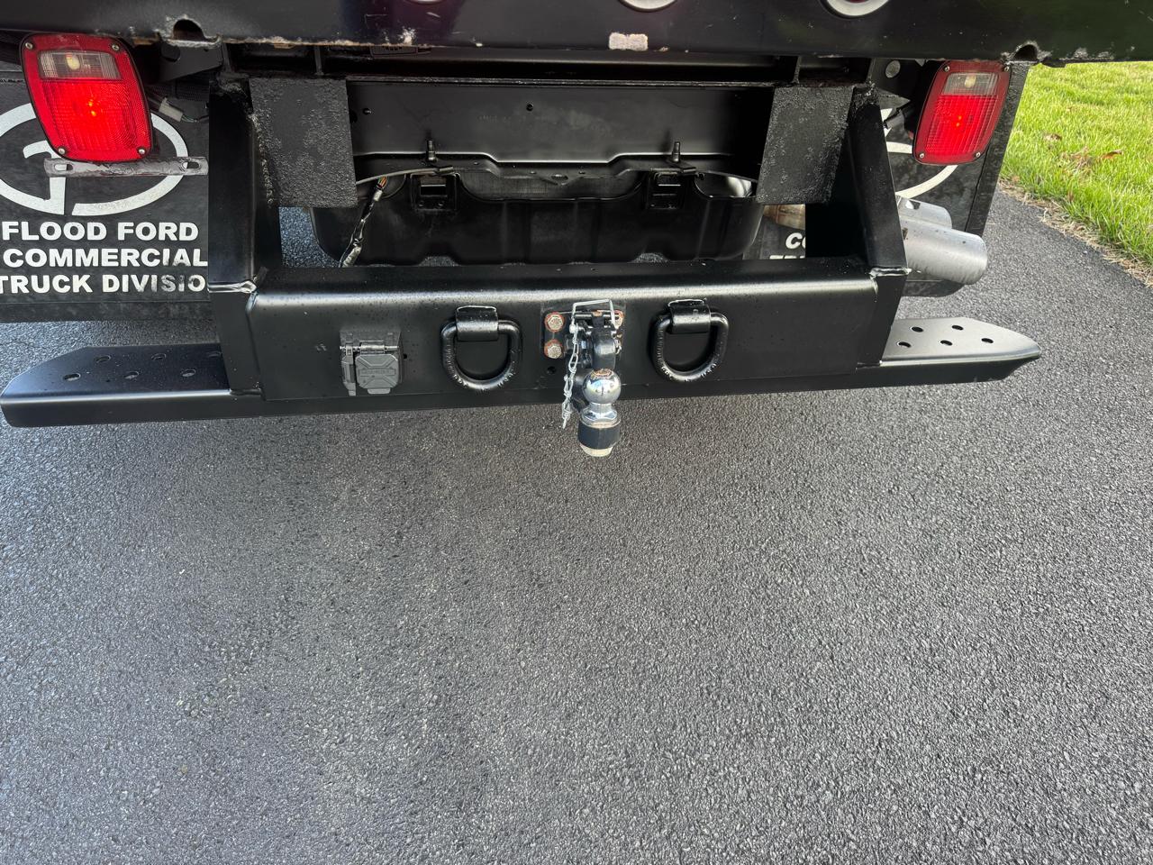 Ford Super Duty F-550 DRW XL 4WD Reg Cab 169" WB 84" CA 2018