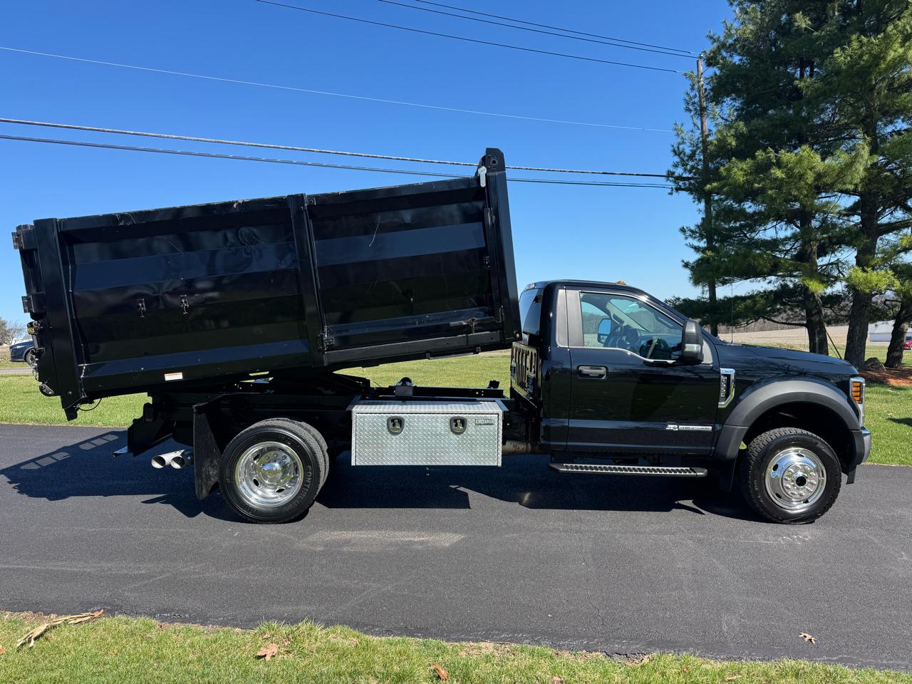 Ford Super Duty F-550 DRW XL 4WD Reg Cab 169" WB 84" CA 2018
