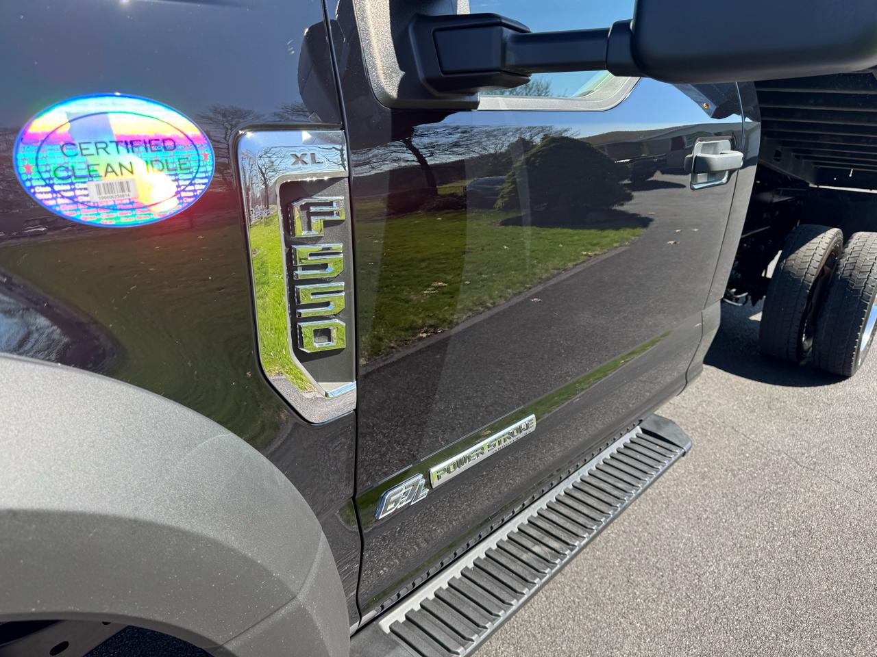 Ford Super Duty F-550 DRW XL 4WD Reg Cab 169" WB 84" CA 2018