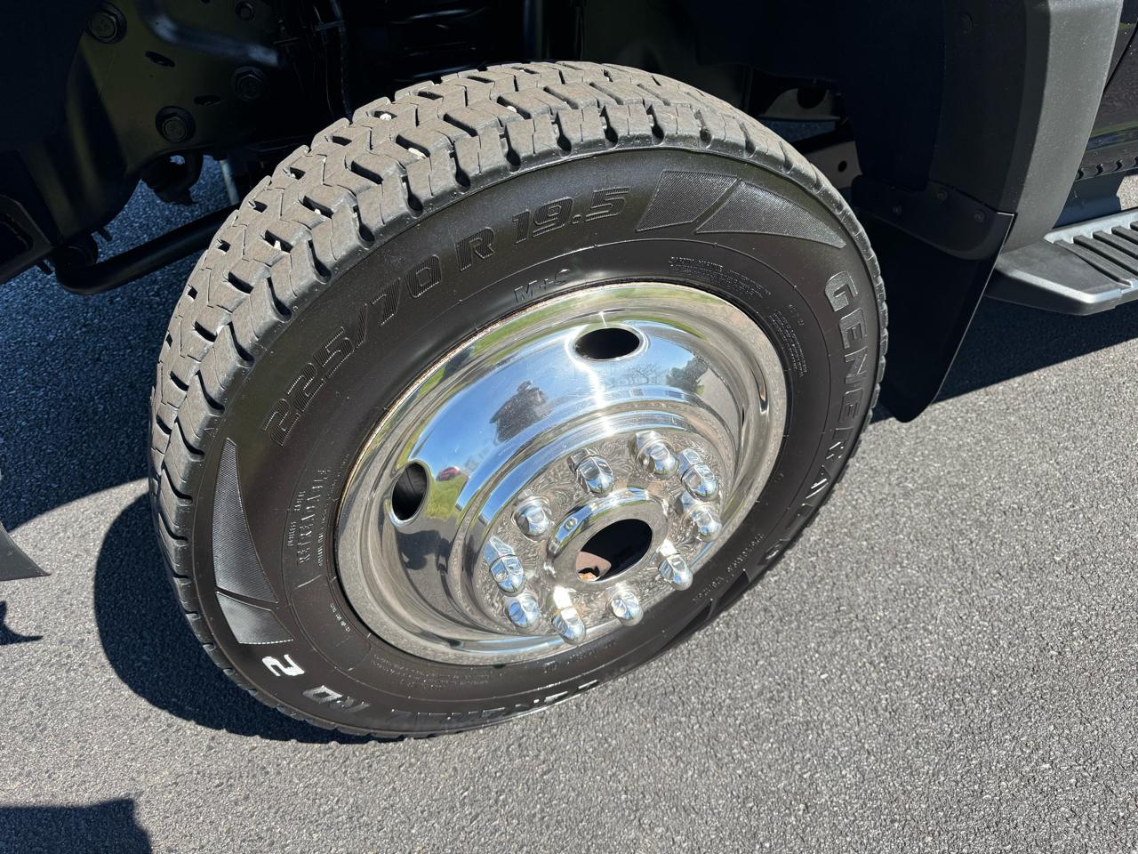 Ford Super Duty F-550 DRW XL 4WD Reg Cab 169" WB 84" CA 2018