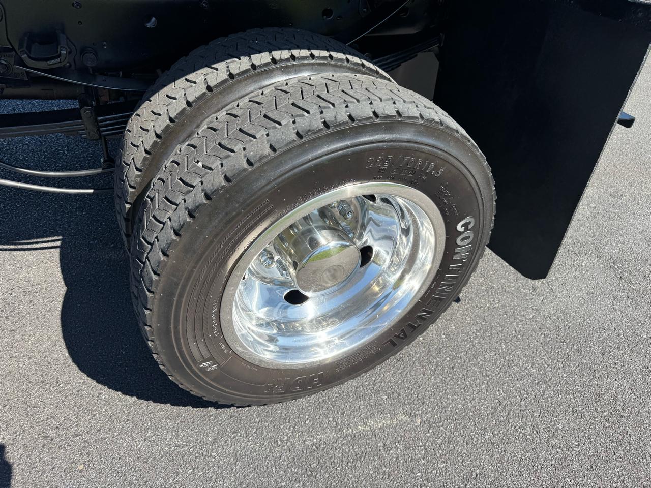 Ford Super Duty F-550 DRW XL 4WD Reg Cab 169" WB 84" CA 2018