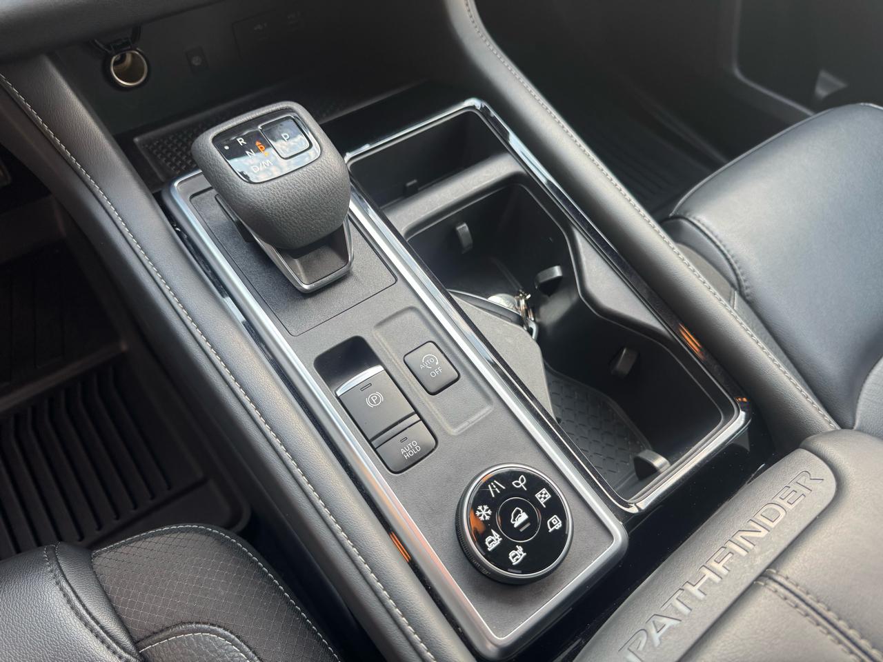 Nissan Pathfinder SL 4WD 2024