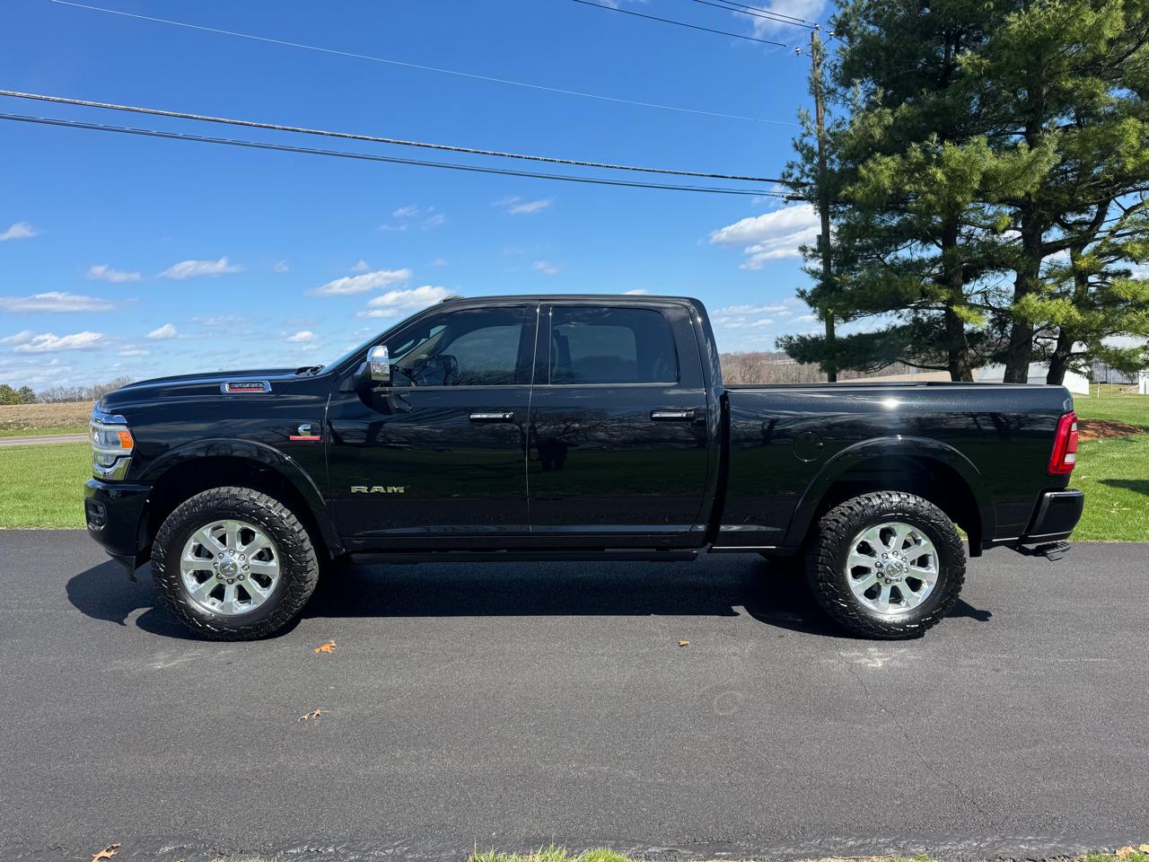 RAM 3500 Laramie 4x4 Crew Cab 6'4" Box 2022