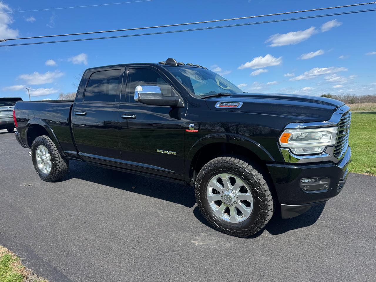 RAM 3500 Laramie 4x4 Crew Cab 6'4" Box 2022